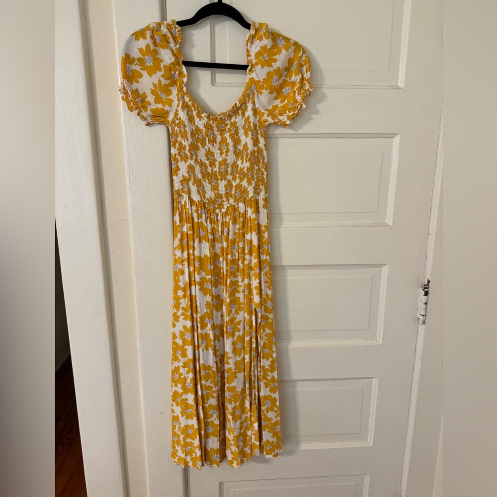 Daisy summer dress with slit